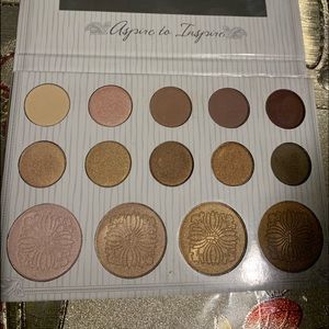 Carli Bybel 10 color eyes how & 4 highlighter palette